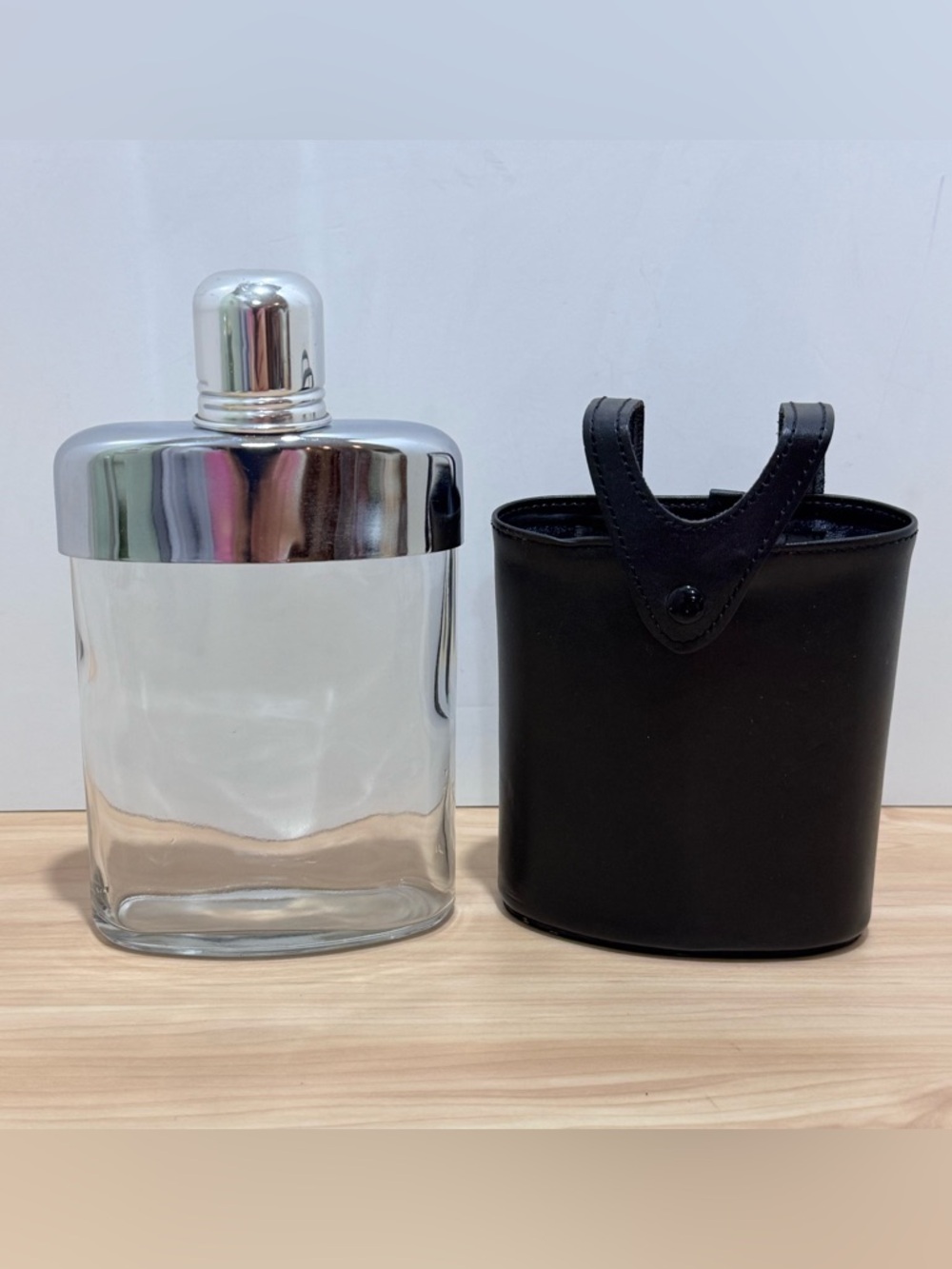 VINTAGE Saddler by Bosca Glass Hip Flask w/Leather Case Crome Shoulder & Top